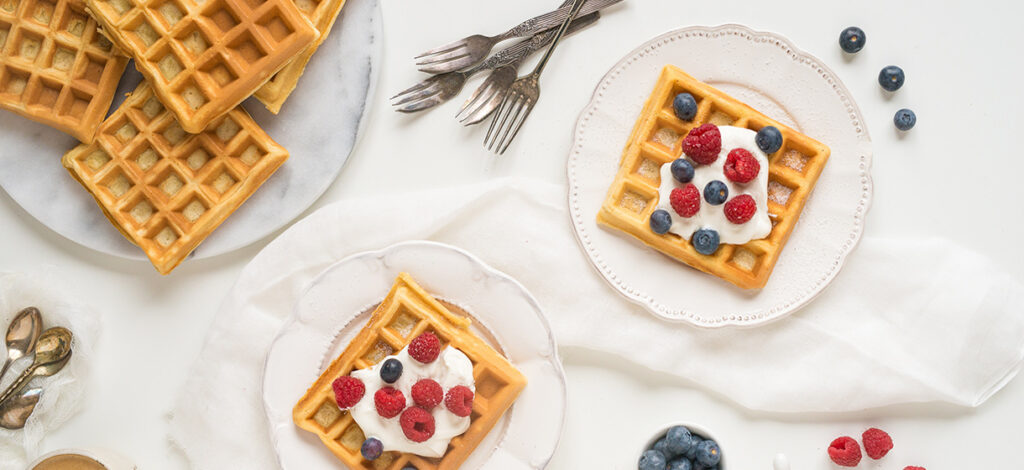 Gaufres aux fruits de bois et yaourt grec