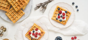 Gaufres aux fruits de bois et yaourt grec