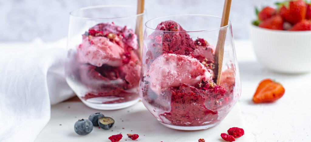 Yaourt glacé fraise-cassis